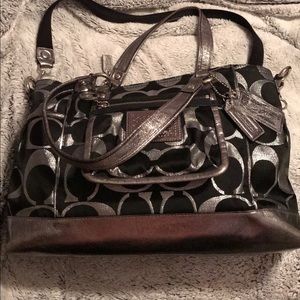 Preowned 100% authentic Coach bag. Black & silver